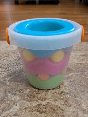 Fat Brain Toys Pail Pals Bath and Pool Toy Bucket